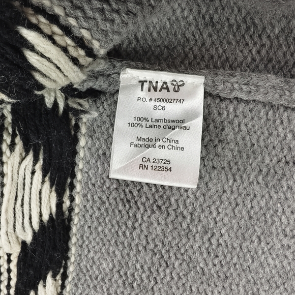 TNA By Artzia 100% Lambswool Cowichan Knit Sweater Hoodie Grey Cream Native - Picture 8 of 9